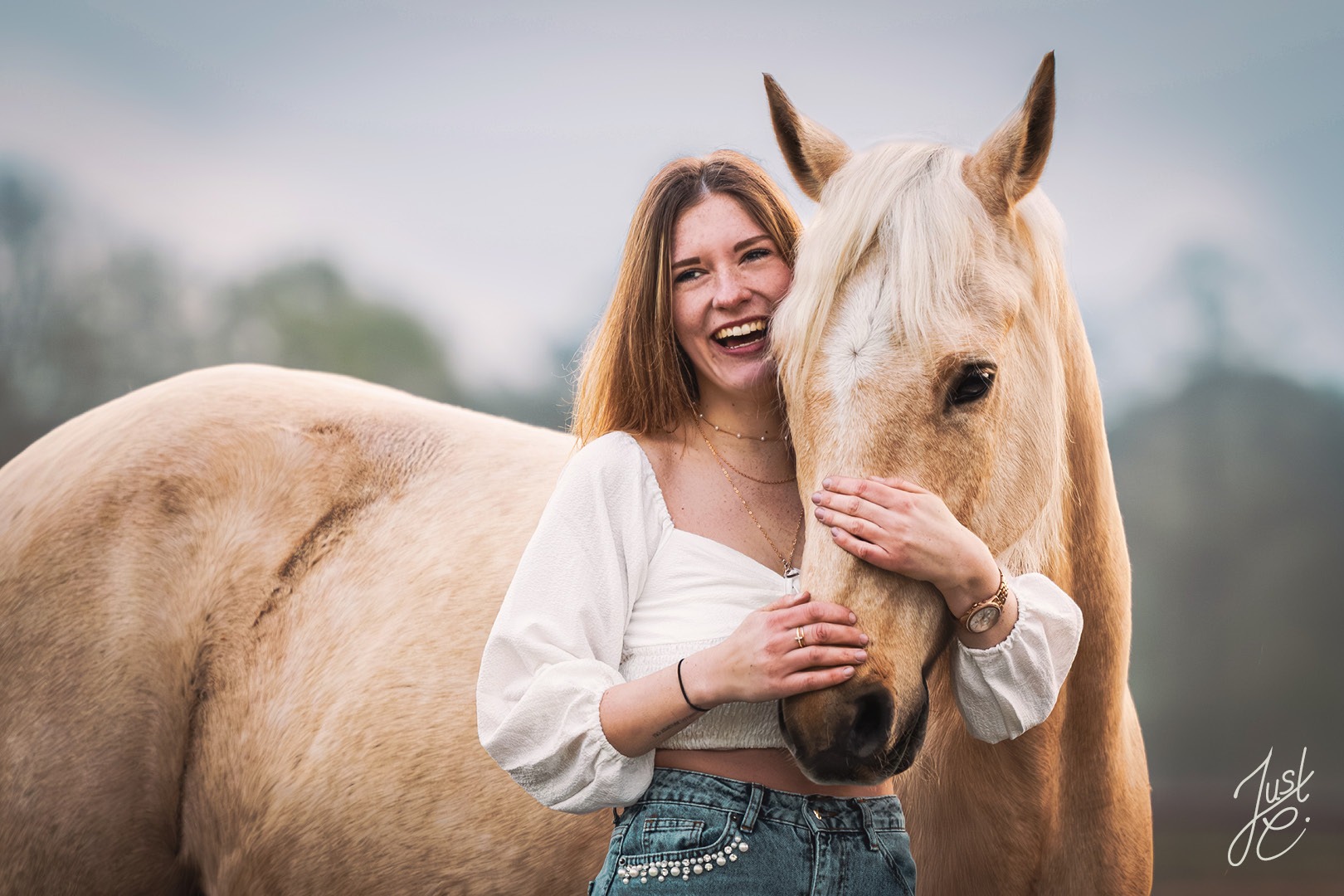 Emotionales Pferdeportrait von einem Pferd und seine Besitzerin in Diepholz